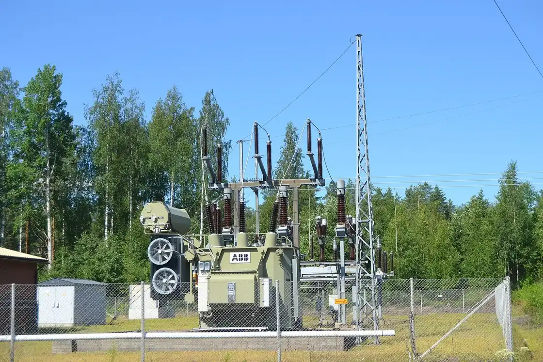 PF-202-son Farmon: yirik biznes uchun elektr energiyasi kunduzi 1,5 baravar arzonlashadi, tungi chegirma bekor qilindi